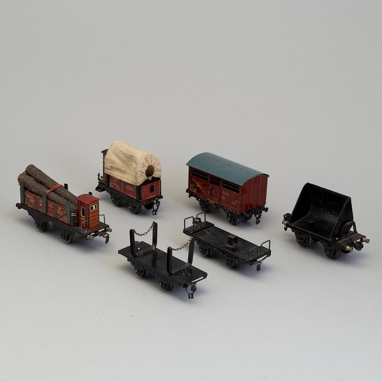 18 parts of modelltrains including Märklin, Bing Wercke, Karl Bub Germany, first half of the 20th century.