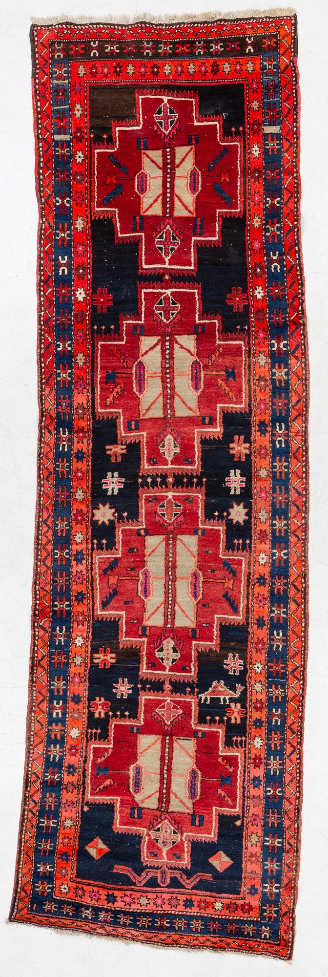 Gallery carpet, oriental, Northwest Persia, approx. 370 x 115 cm.