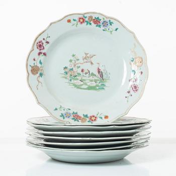 Tallrikar, porslin, åtta stycken, Qingdynastin, Qianlong (1736-95).
