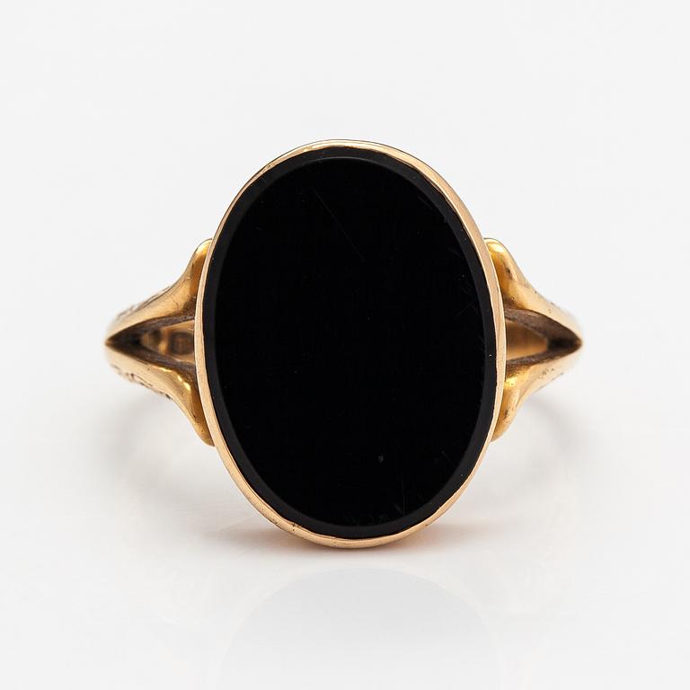 Ring, 18K guld och onyx. Kultateollisuus, Åbo 1922.