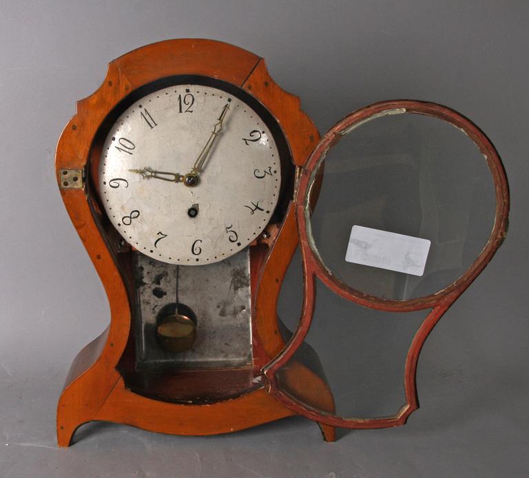 BORDSPENDYL, urverket omkring 1800.