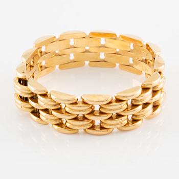A bracelet in 18K gold.