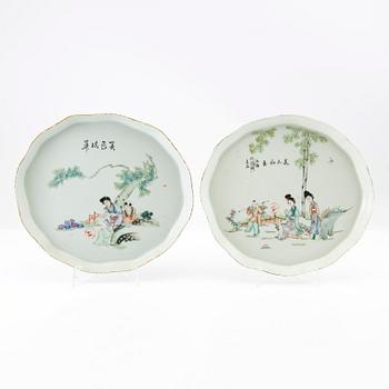 A set of two Chinese porcelain trays decorated with elegant ladies and children, 20th century.