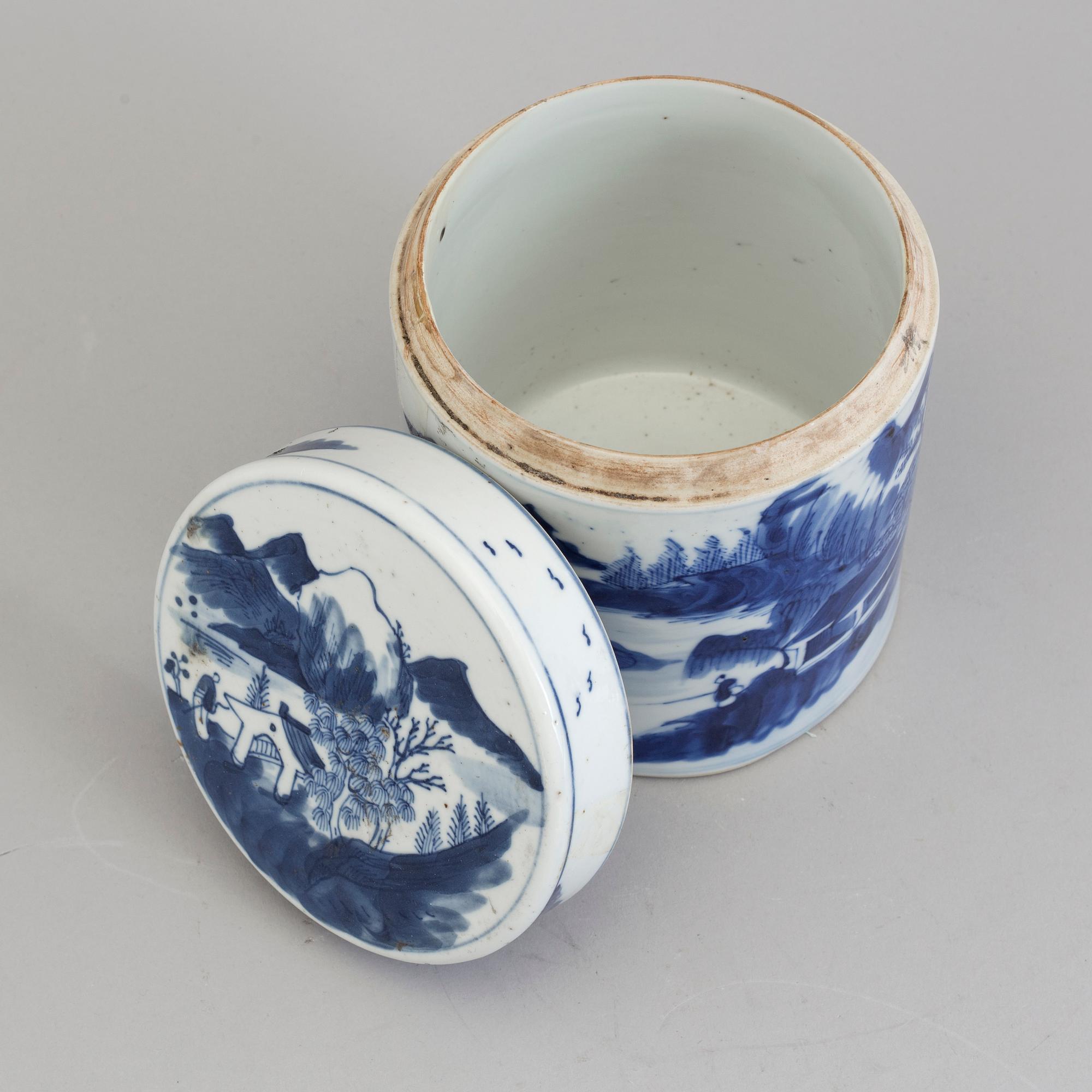 A blue and white jar with cover, Qing dynasty, Jiaqing (1796-1820).