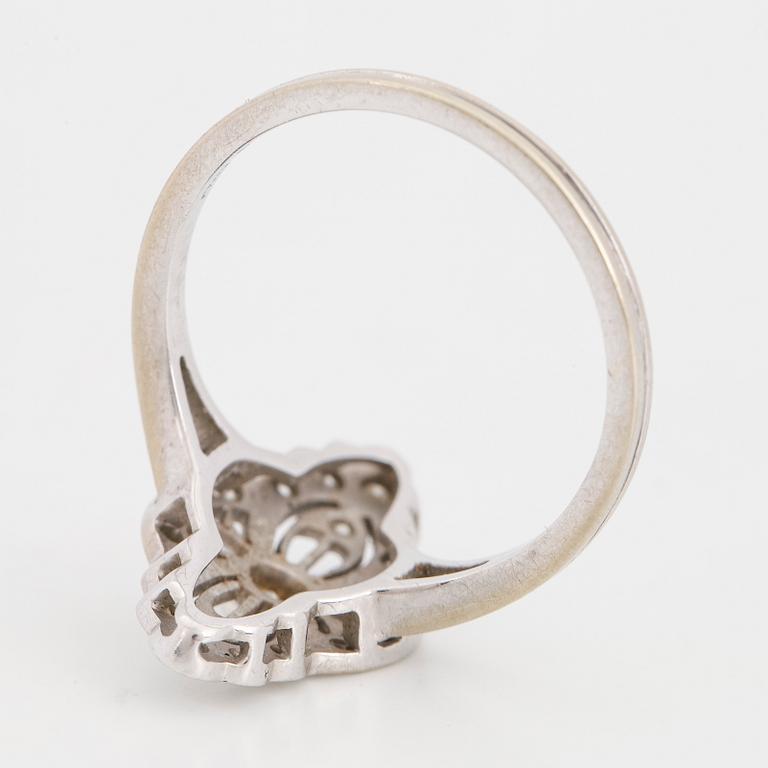 White gold and brilliant-cut diamond ring.