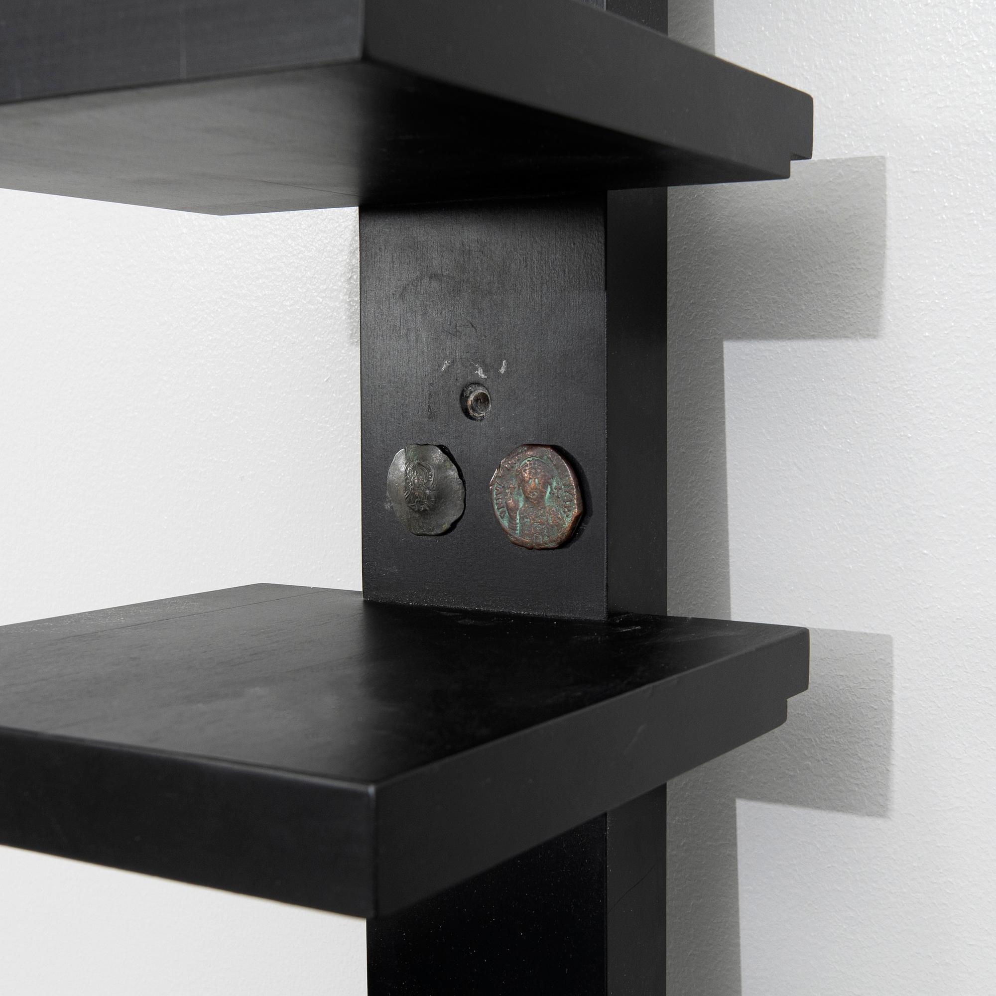 John Kandell, Shelf, "Pilaster", Källemo.