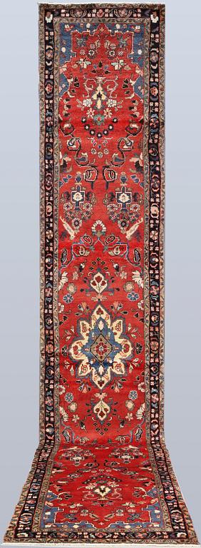A Figural Hamadan runner carpet, 515 x 90 cm.