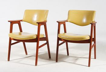KARMSTOLAR, ett par, märkta Hoeng Stole, Erik Kirkegaard, 1960-tal.