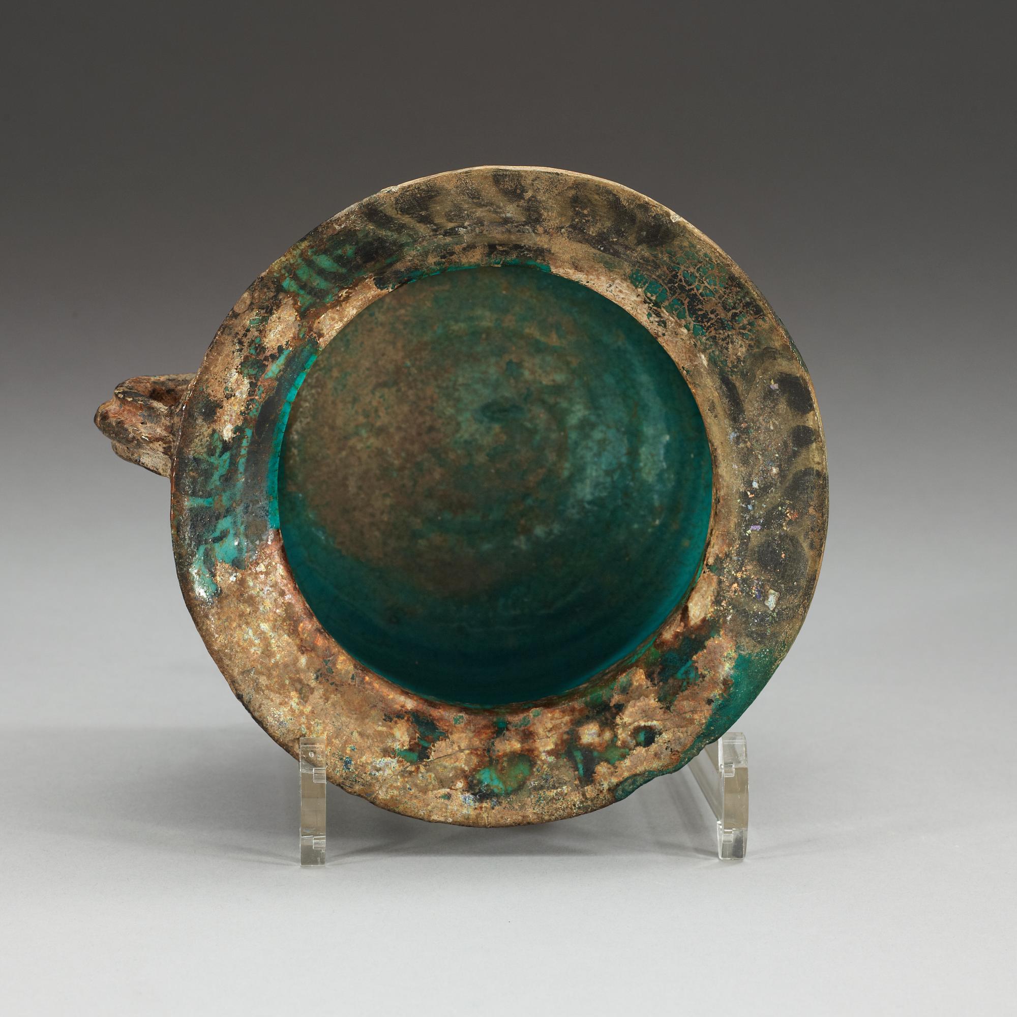 KRUKA, lergods. Turkos glasyr med svart dekor. Höjd 12 cm. Persien 1200-1300-tal.