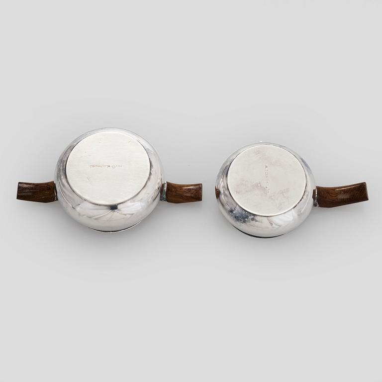 Anna-Greta Eker, Sokerikko ja kermakko, hopeaa ja mahonkia, Auran Kultaseppä oy, Turku 1963.