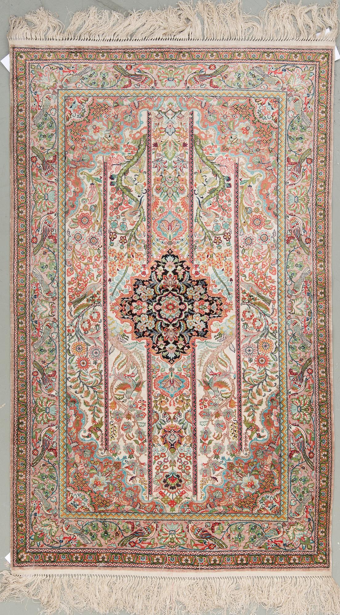 A chinese silk rug, around 153 x 94 cm.