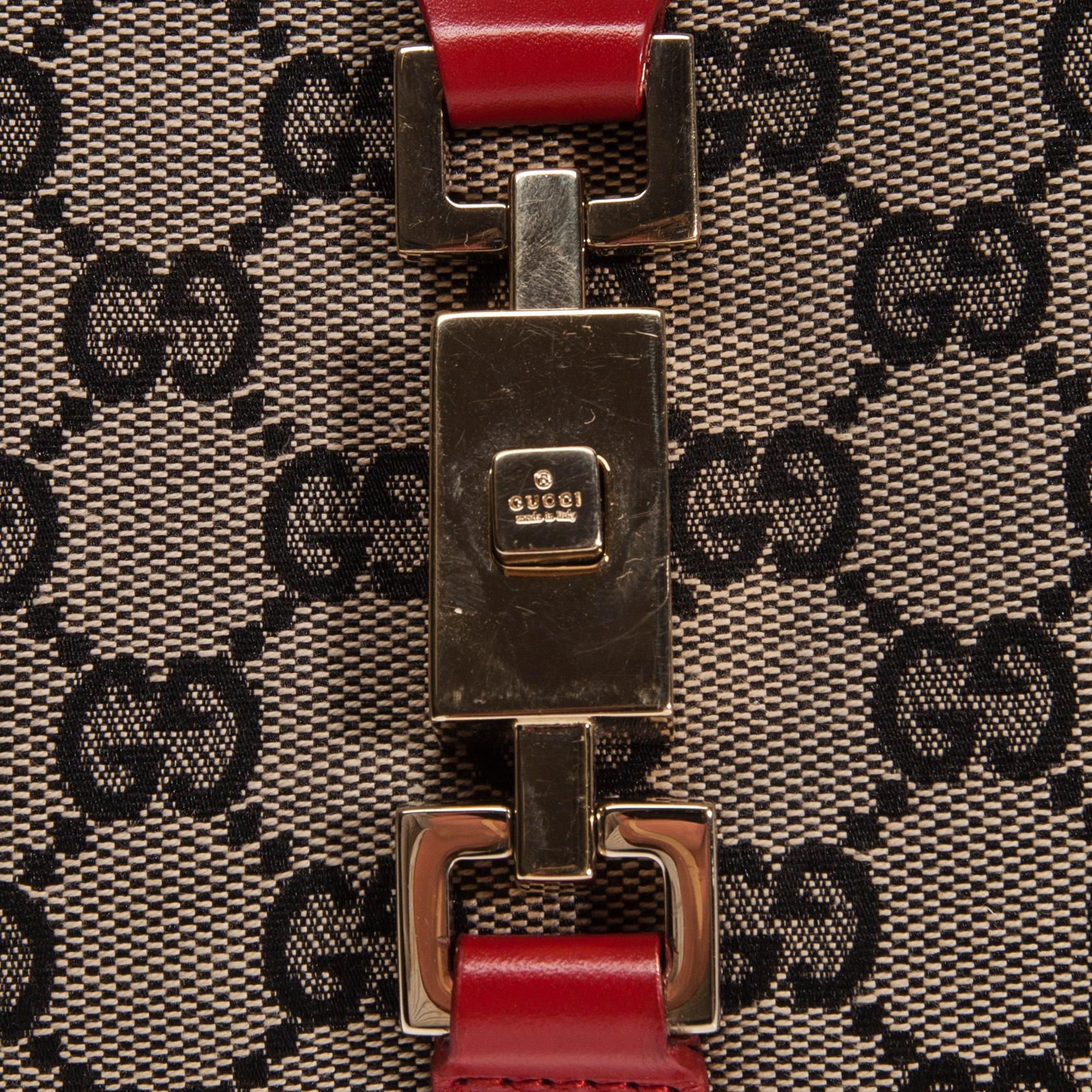 LAUKKU, Gucci.