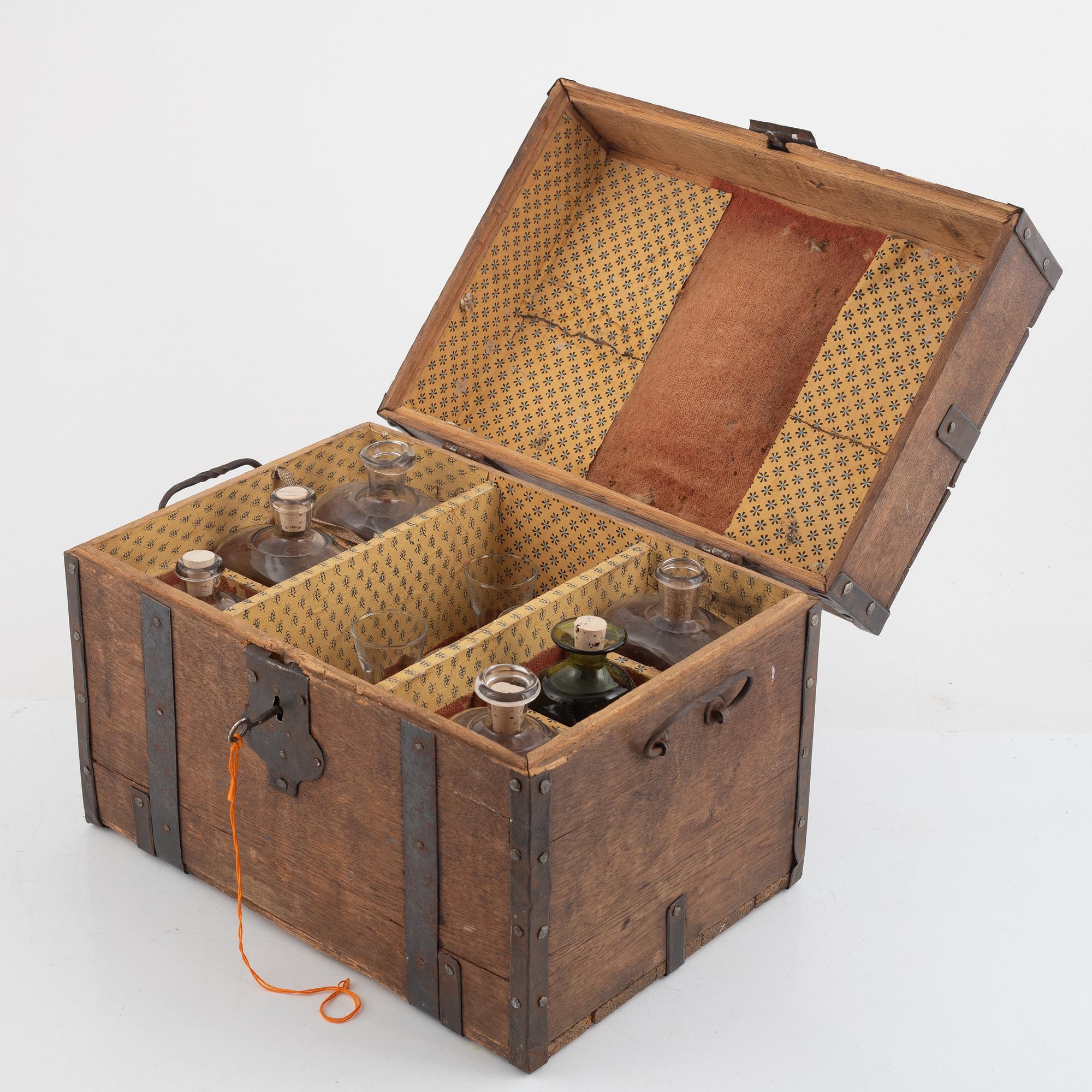 Flaskschatull, 1800-tal.
