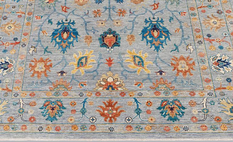 A Ziegler Design carpet, ca 240 x 167 cm.