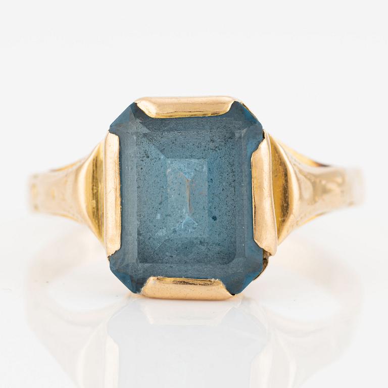 Ring, gold with blue synthetic stone.