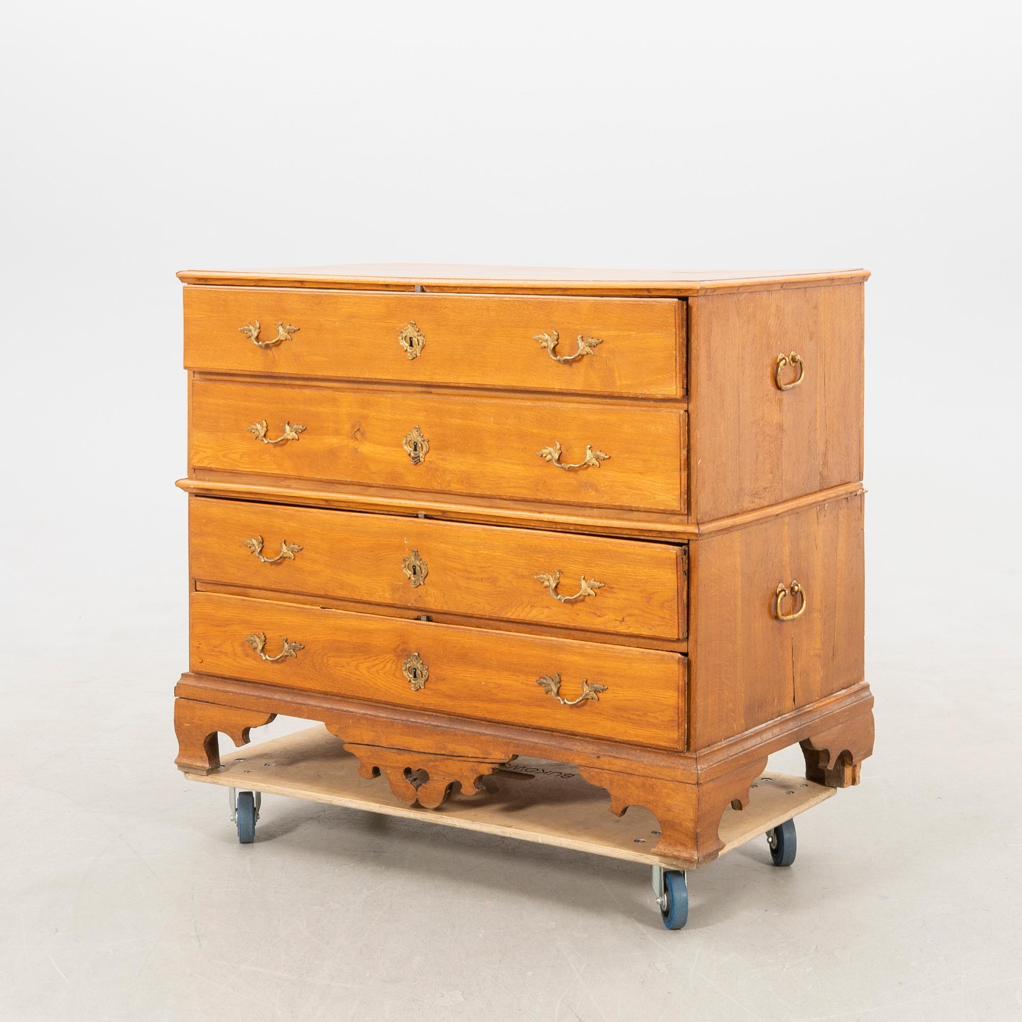 Drawer chest, late 18th century.