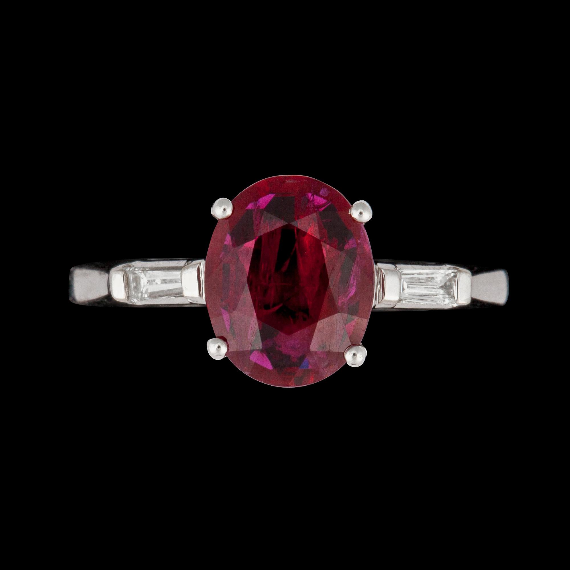 RING, 18k vitguld med naturlig rubin 2.06 ct. Diamanter totalt 0.10 ct.