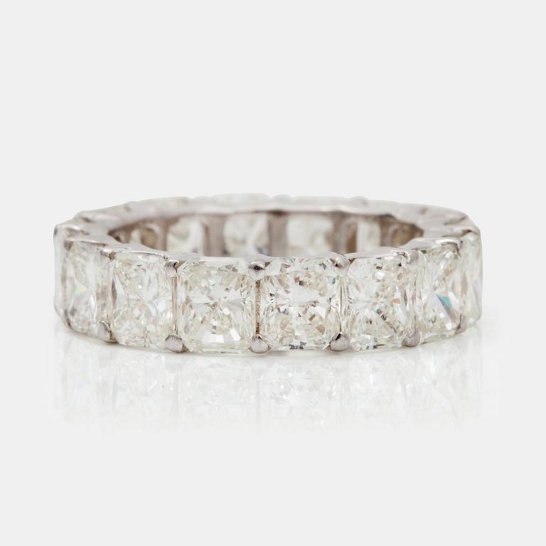 An eternity ring set with radiant-cut diamonds, 7.05 ct in total. Quality circa I/VVS.