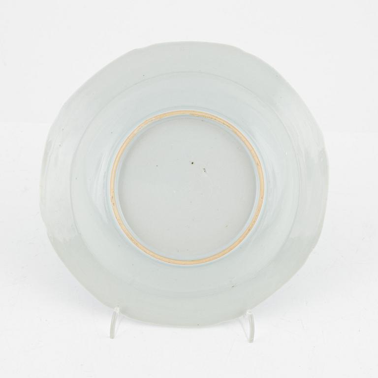 Servisdelar, porslin, 43 st, Kina, Qingdynastin, mestadels Qianlong (1735-95).