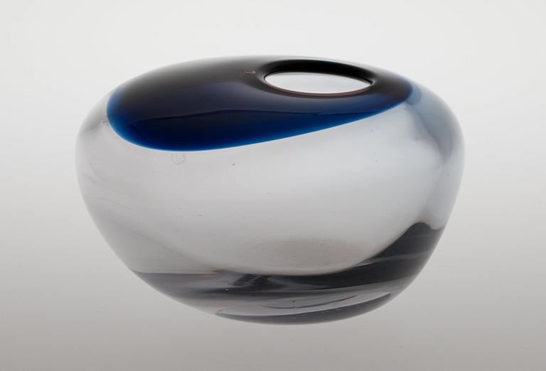 Timo Sarpaneva, A GLASS SCULPTURE.