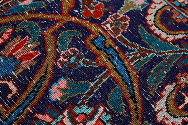 A rug, Old Bidjar, figural, ca 168 x 117 cm.