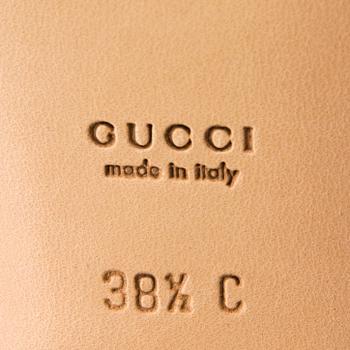 SKOR, Gucci.