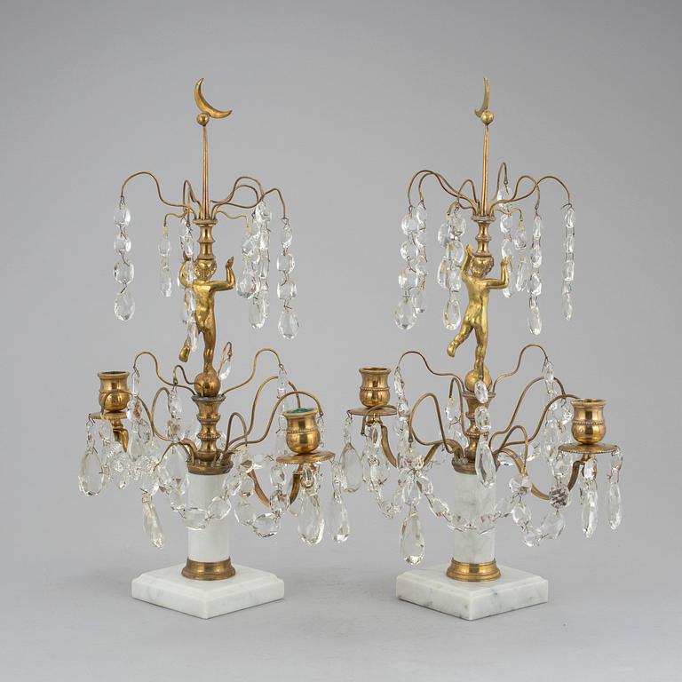 BORDSLYSTRAR, ett par, gustaviansk stil, 1900-talets första hälft.