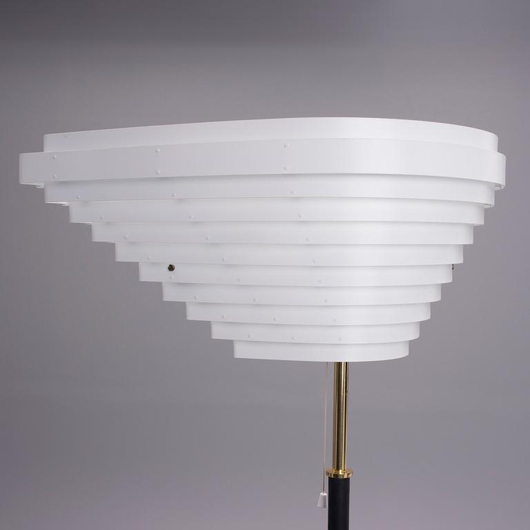 GOLVLAMPA, "Änglavinge" A 805, design Alvar Aalto, Artek. Formgiven 1954.