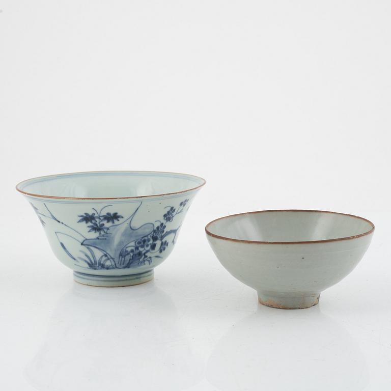 Two porcelain bowls, China, Vung Tau cargo and Kangxi, end of the 17th century.