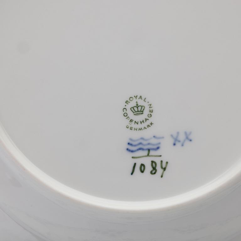 Royal Copenhagen, mattallrikar, 12 st, porslin, "Musselmalet helblond", Danmark.