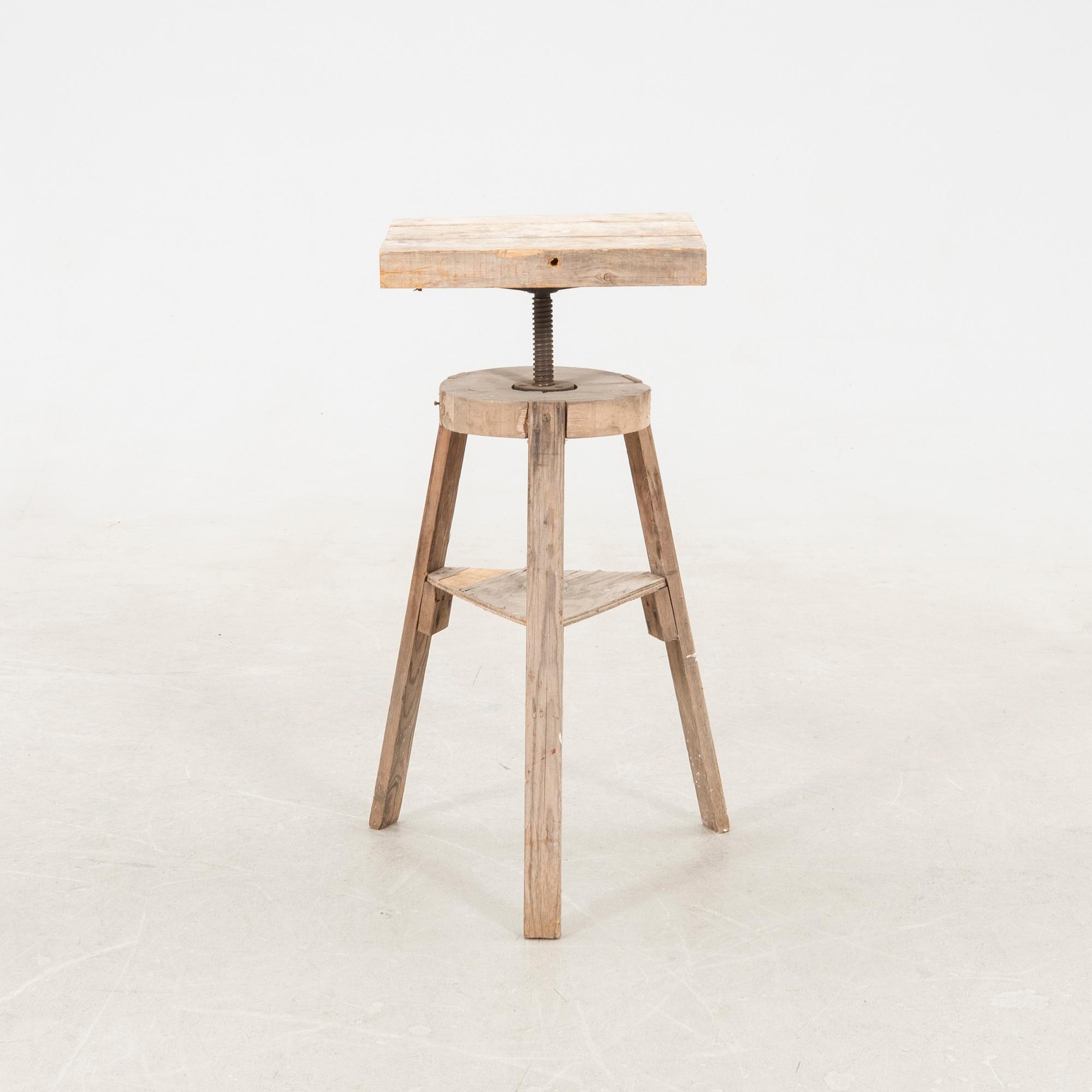 Easel and chevalet, early 20th century.