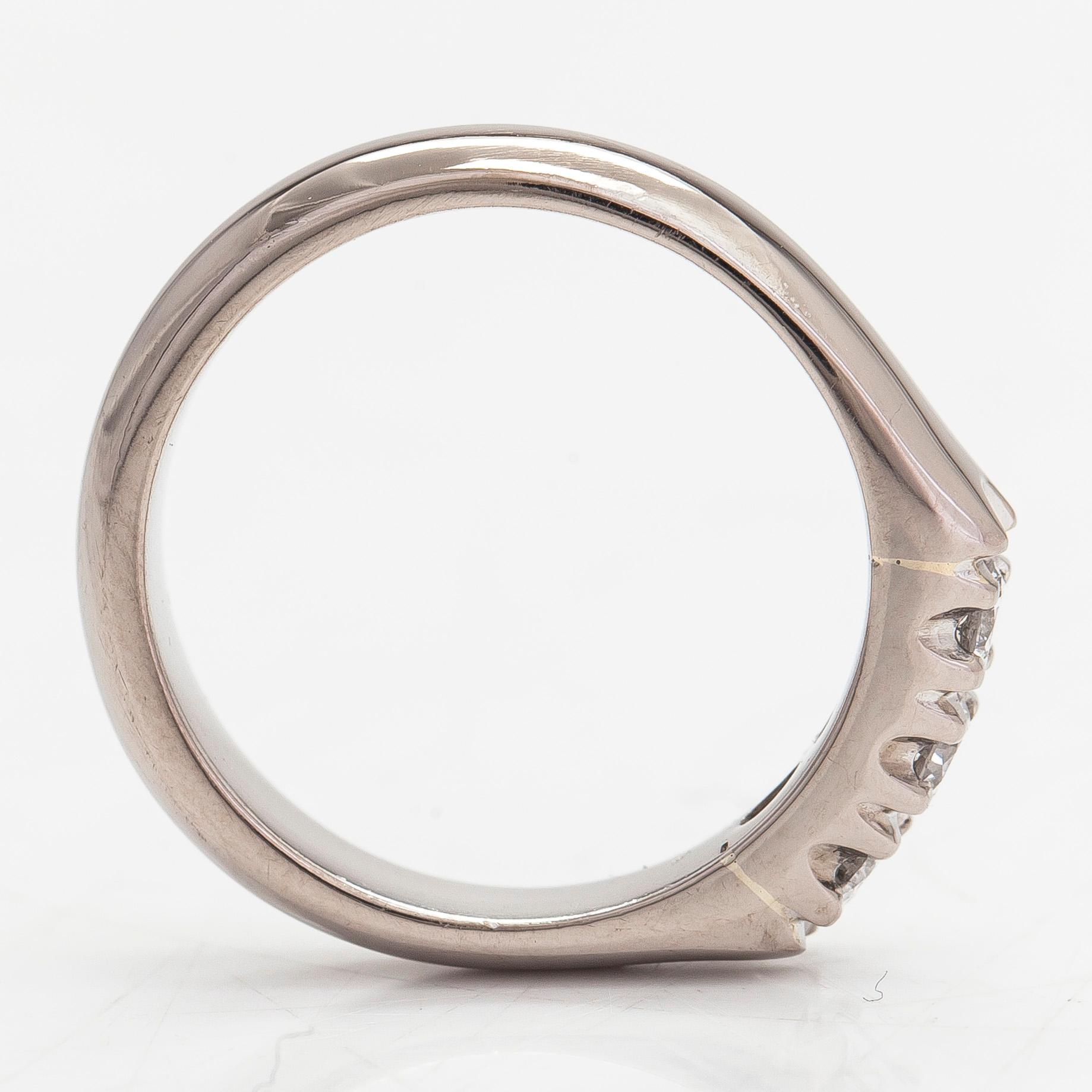 An 18K white gold ring with brilliant-cut diamonds approx. 0.30 ct in total. Finnish hallmarks, 2001.