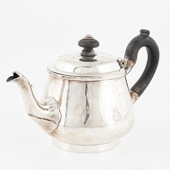 An English silver teapot, mark of William Fountain, London 1814.