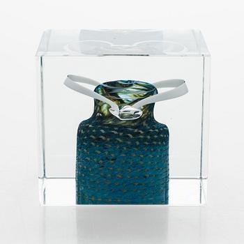 Oiva Toikka, an annual cube signed Oiva Toikka, Nuutajärvi 1988, numbered 985/2000.