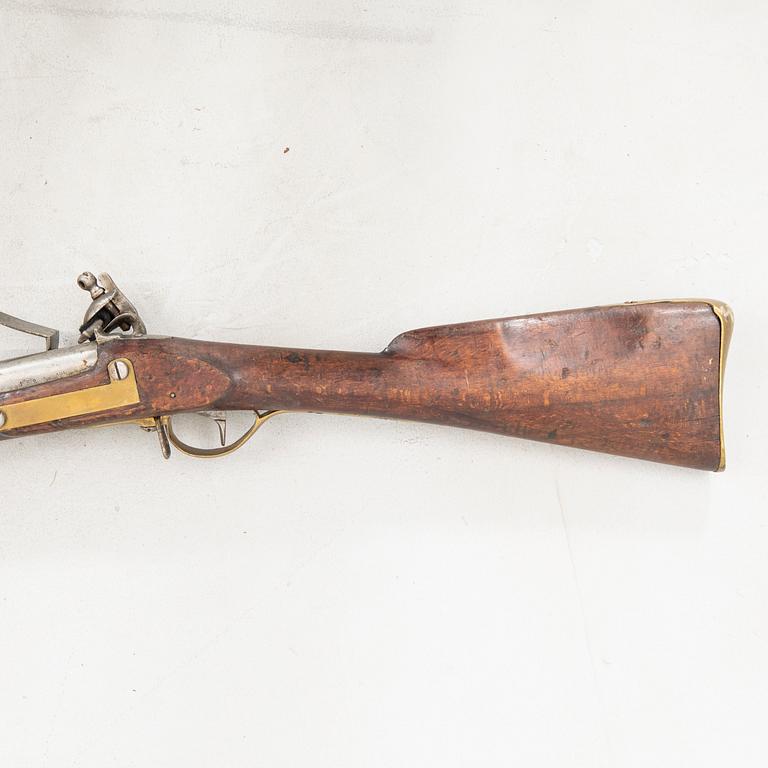 Flintlåsgevär, svenskt, reparationsmodell, tillbakaändrat slaglås.
