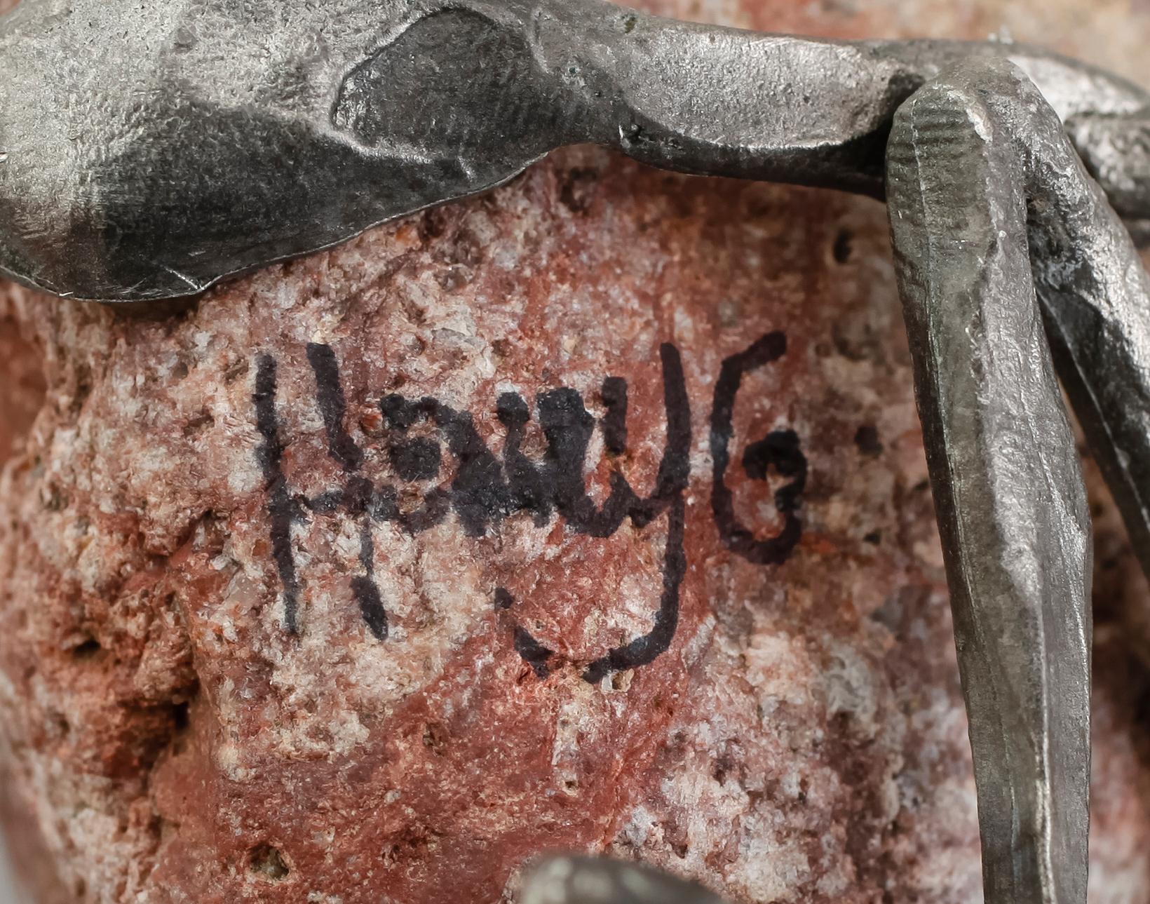 SKULPTUR, tenn och sten, Henry Gustafsson, "Lyftet", signerad 1985.