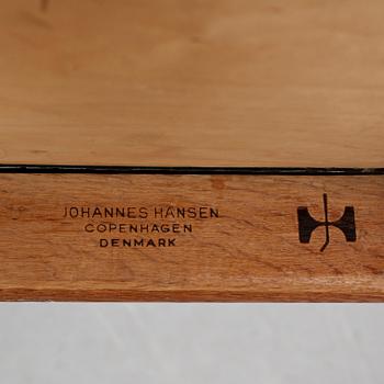 KARMSTOLAR, ett par, "The Chair", Hans J Wegner, Johannes Hansen, Danmark, 1900-talets andra hälft.