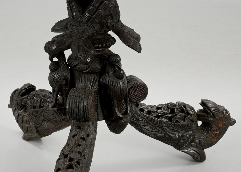 BORD, orientaliskt, 1800-tal.