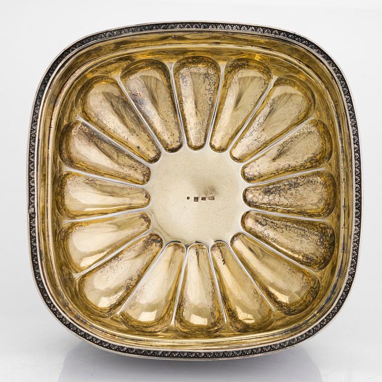 A parcel-gilt bonbonnière silver, maker's mark of Gustav Lindgren, St. Petersburg ca. 1820.