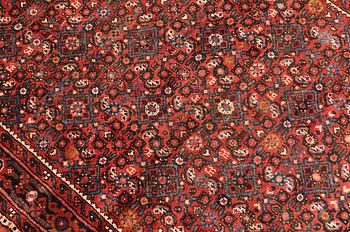 A Hamadan runner, approx. 397 x 112 cm.