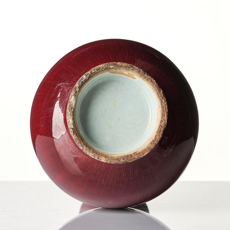 Vas, porslin. Qingdynastin, 1800-tal.