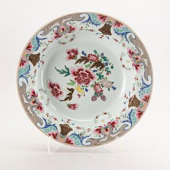 A famille rose basin, Qing dynasty, Qianlong (1736-95).