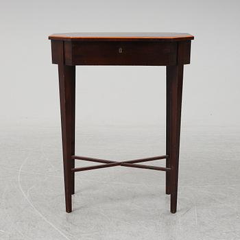 A mahogany veneered sewing table, early 20th Ventury.