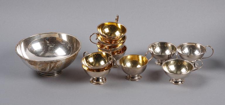 PUNCHMUGGAR, 10 st samt SKÅL, silver. CESON, Göteborg 1970-tal resp MGAB 1951.