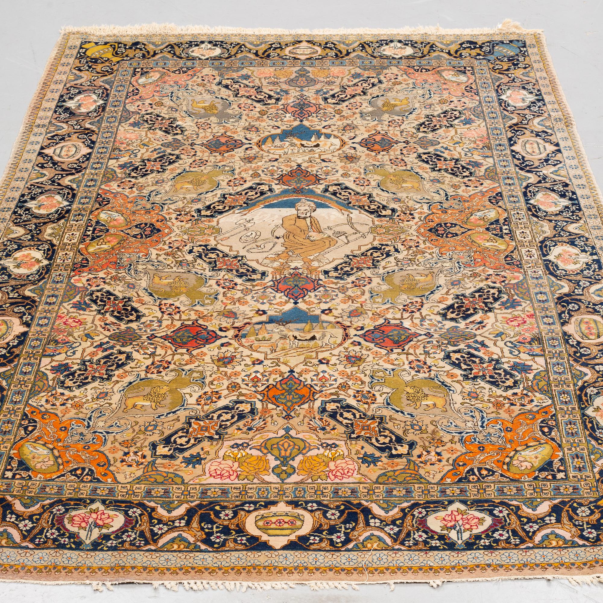 A CARPET, semi-antique Tabriz, ca 260 x 167 cm.