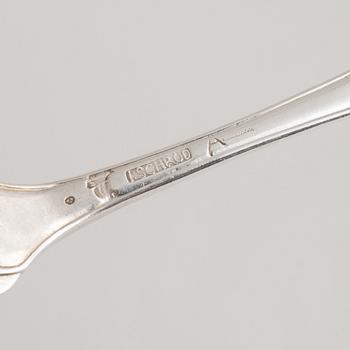 Gafflar, 6 st och knivar, 6 st, silver, bl.a. Johan Schröder, Landskrona 1759.