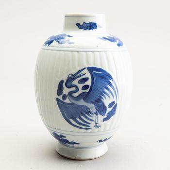 A blue and white tea caddy, Qing dynasty, Kangxi (1662-1722).