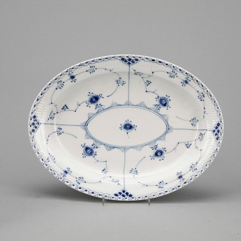 SERVIS, 30 ca delar, porslin, Musselmalet, Royal Copenhagen.