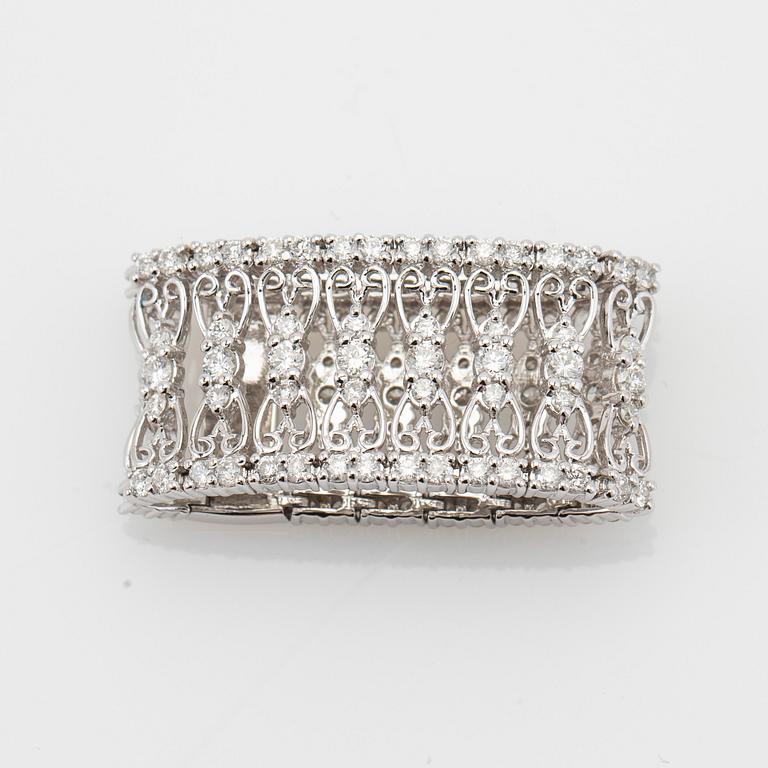 Ring, 18k white gold with brilliant-cut diamonds.