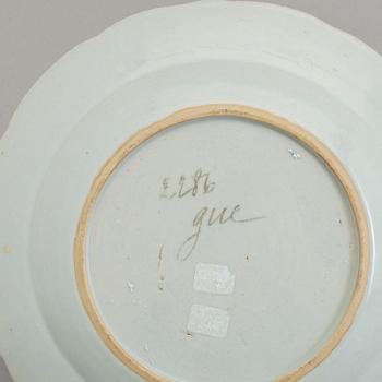 TALLRIKAR, fyra stycken, kompaniporslin. Qingdynastin, Qianlong (1736-95).